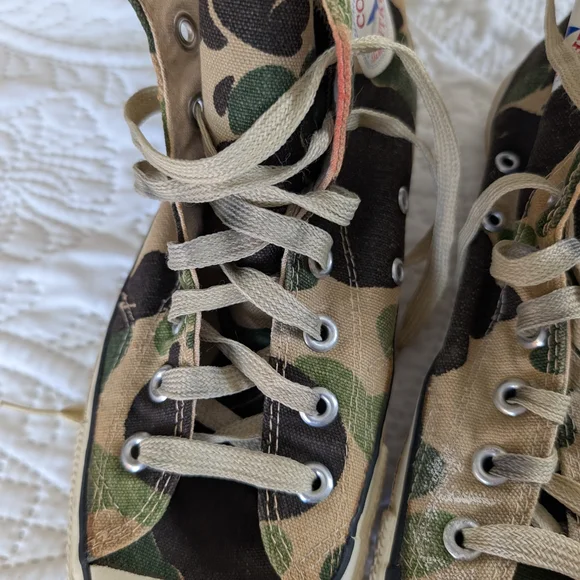 Converse High-Top Sneakers in Red and Camo - Picture 3 of 8